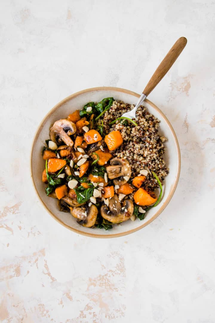 Quinoa-sweet-potato salad with mushrooms and spinach