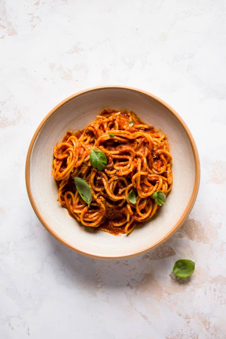 Tomato sauce from canned tomatoes on spaghetti