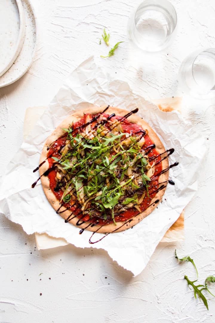 No-cheese pizza with fennel and arugula