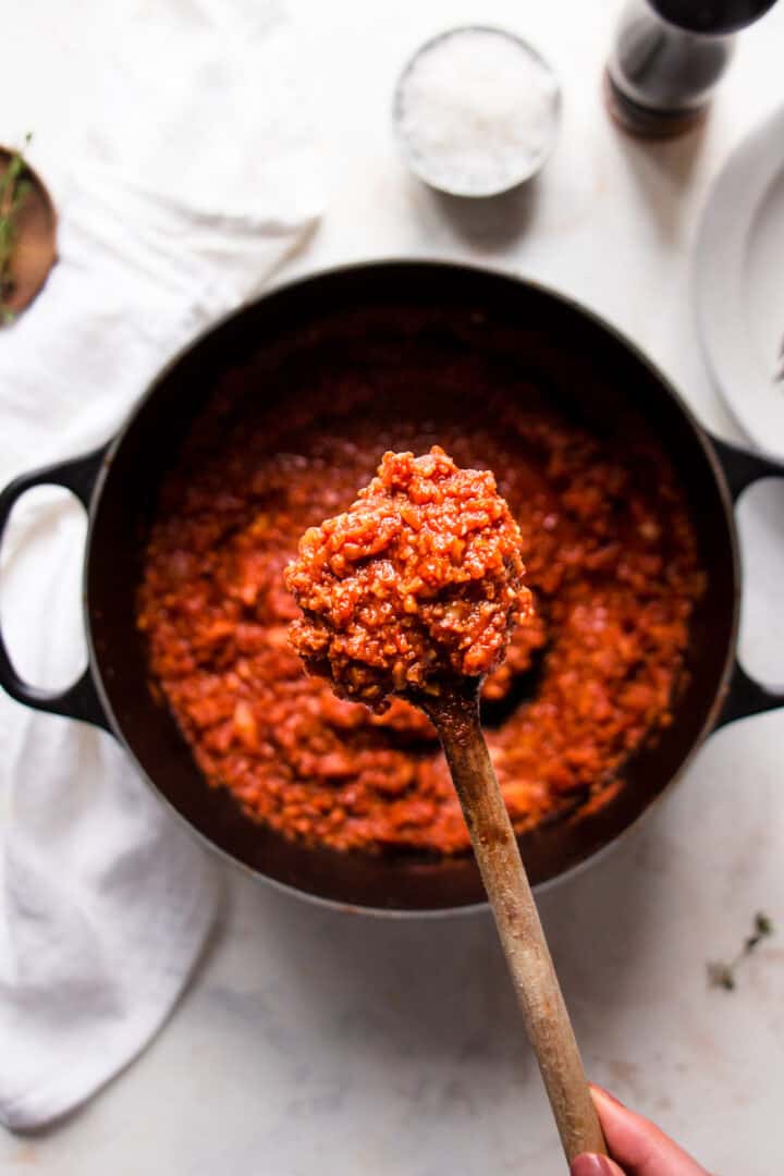 Zoom on a spoon full of cauliflower bolognese.