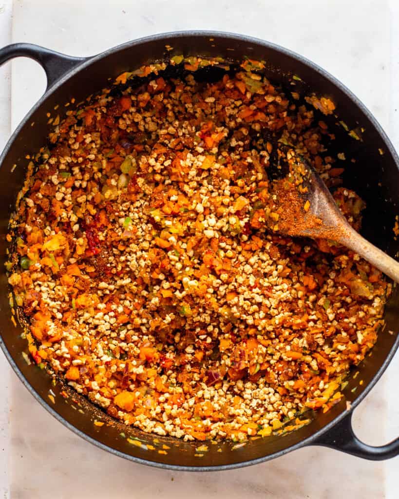 Easy TVP Chili Recipe (With Soya Mince) - Cooking With Elo